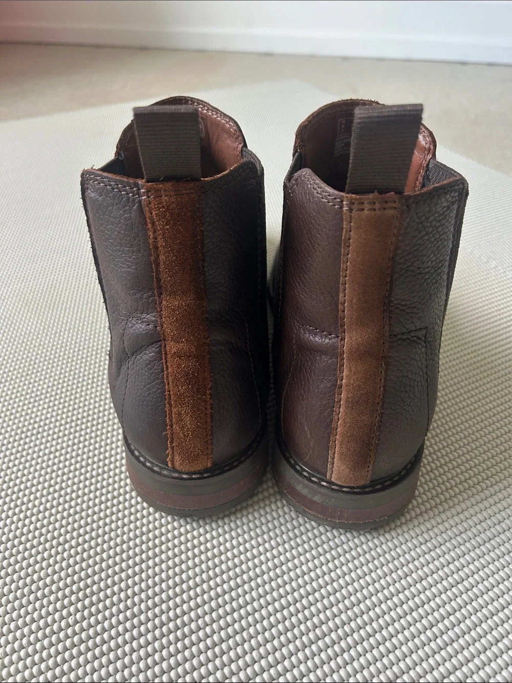 Clarks Men's Dark Brown Leather Chukka Chelsea Boots-10 wide